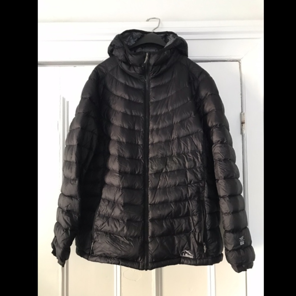 LL Bean Women’s Ultralight 850 Down Hooded Jacket